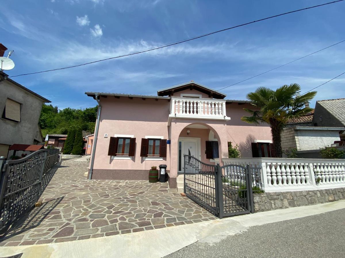 Holiday House Pasjak Sapjane エクステリア 写真